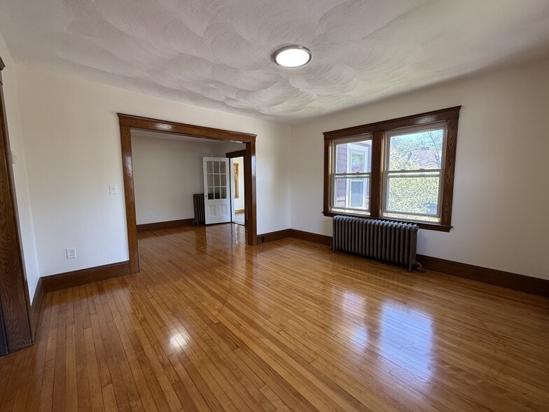 Living Room - 585 High St