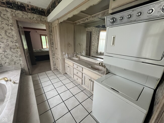 Building Photo - 9628 Summerlakes Dr