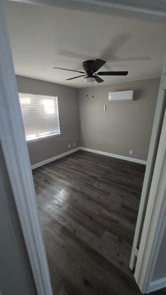 Building Photo - 1418 Colima St