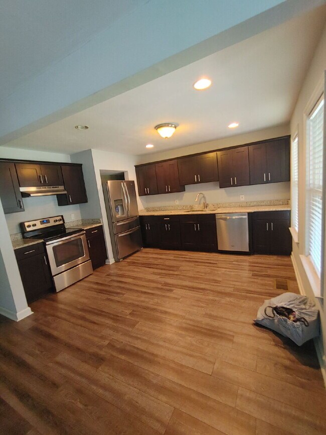 Building Photo - Modern Living 2Bd/2Ba