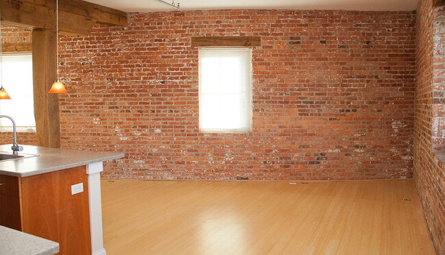 Building Photo - 56 W Gay St