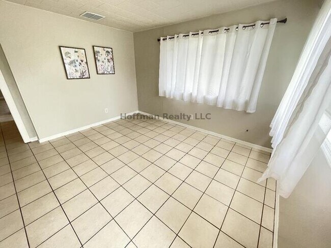 Building Photo - 3-Bed, 1-Bath, South Tampa Home