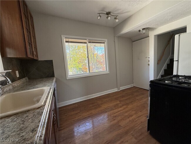 Building Photo - 1275 Donald Ave