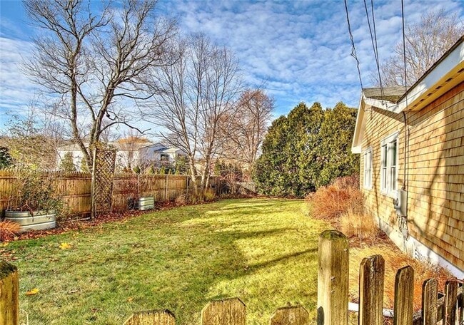 Building Photo - 18 Orchard Ave