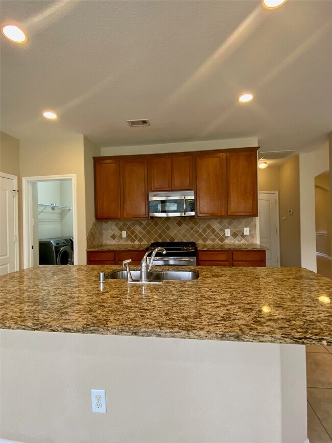 Building Photo - 15 Sagamore Ridge Pl