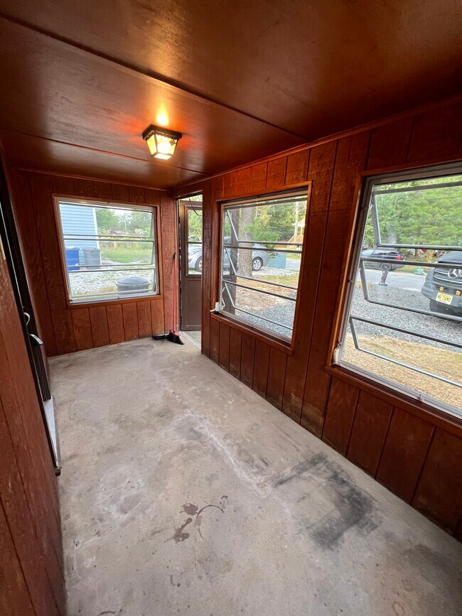 Building Photo - 39 Maple St