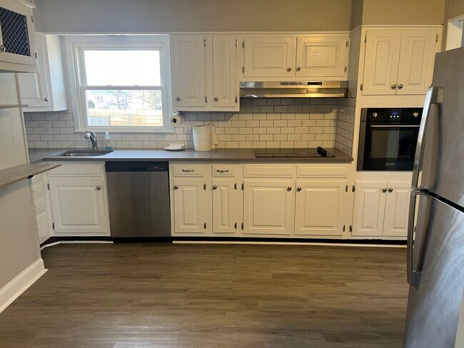 Kitchen - 10804 Coffman Ave