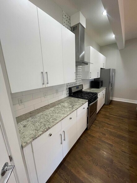 Building Photo - 1213A Tremont Ave