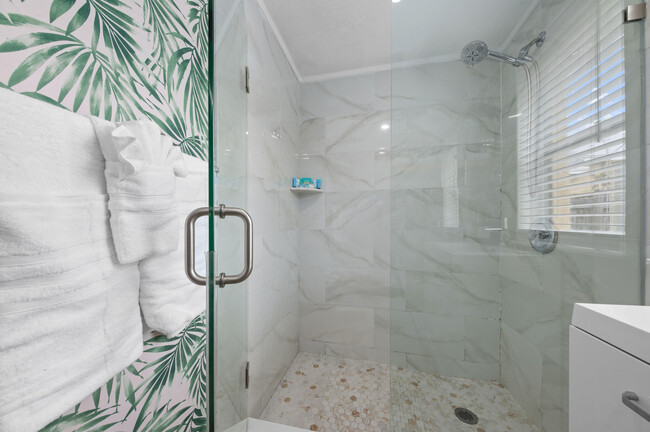 Building Photo - 420 Avenida Alegre