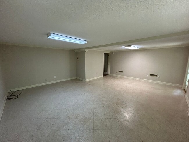 Building Photo - Spacious Multi-Level Brick Home