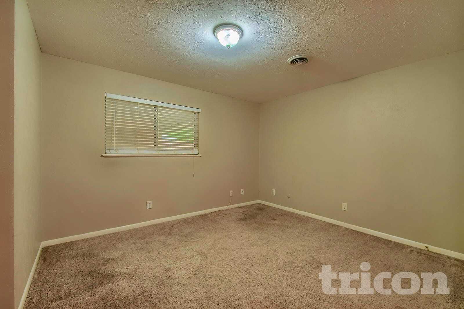 Building Photo - 908 Hilton Pl