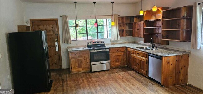 Building Photo - 1032 Standard Dr NE