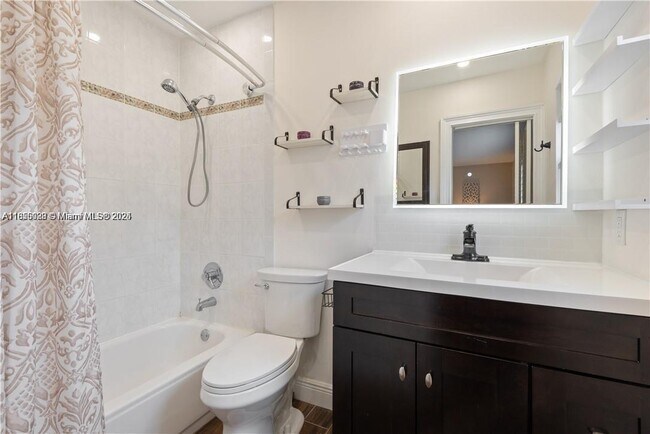 Building Photo - 4081 Lake Dr