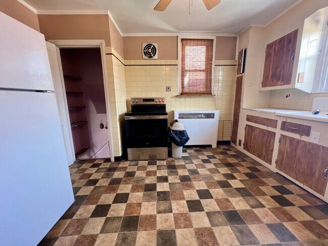 Building Photo - 3333 Chippendale St