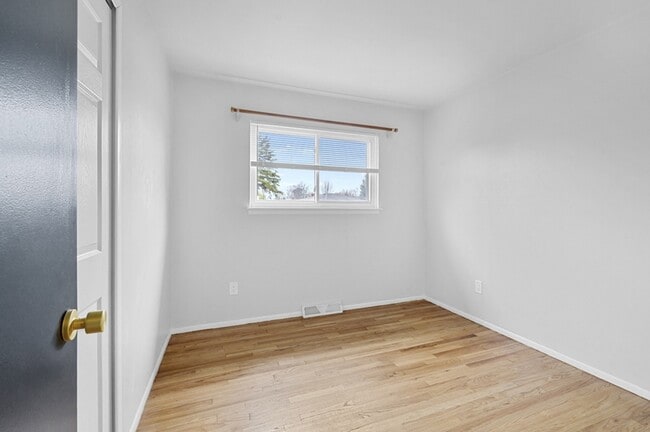 Building Photo - 2243 Common Rd