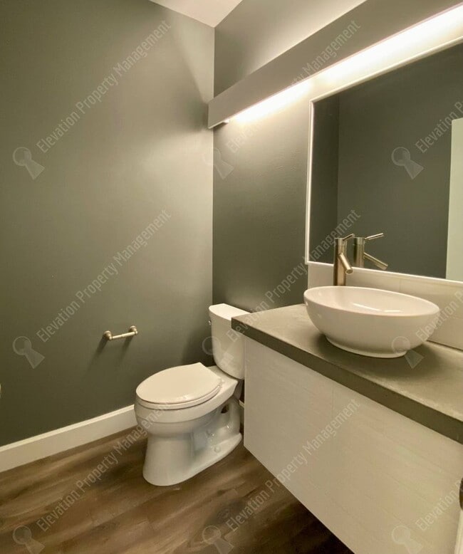 Building Photo - 3-BR Craftsman home in NE Bend- Boyd Acres