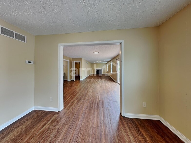 Building Photo - 2251 Custer Ln