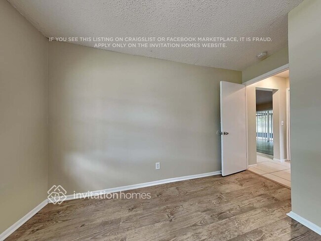 Building Photo - 419 Forest Oak Dr