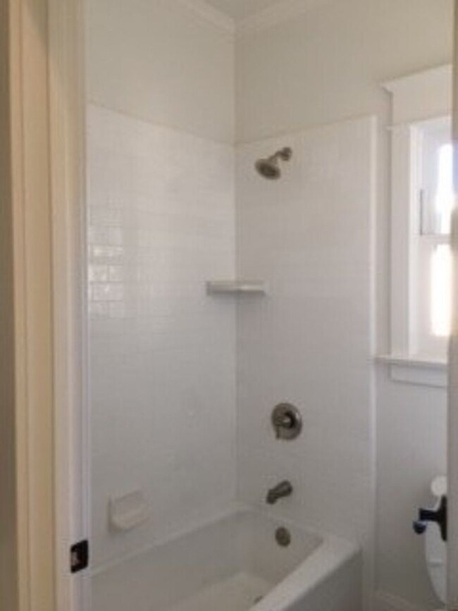 Building Photo - 1127 George St