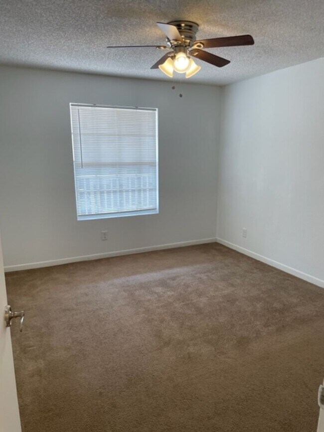 Building Photo - Lexington Place - 1325