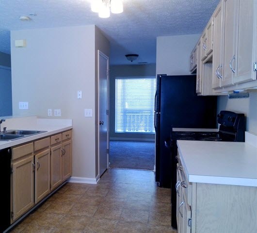 Building Photo - 300 Ella St