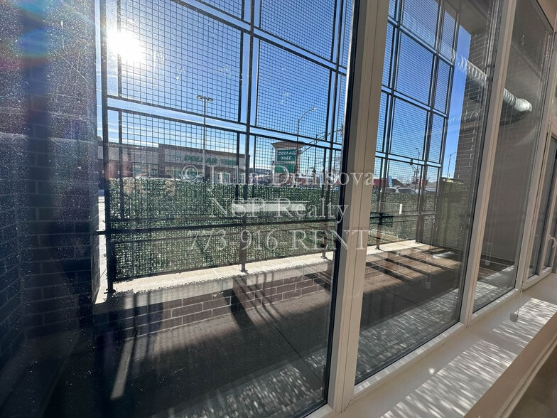 Building Photo - 3207 N Narragansett Ave