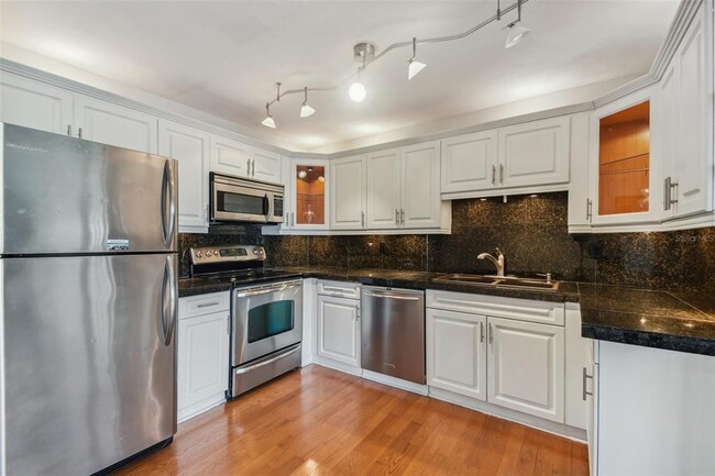 Building Photo - 5558 Baywater Dr