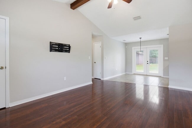 Building Photo - SOUTH CRESTVIEW CHARMER ON NEARLY HALF AN ACRE!