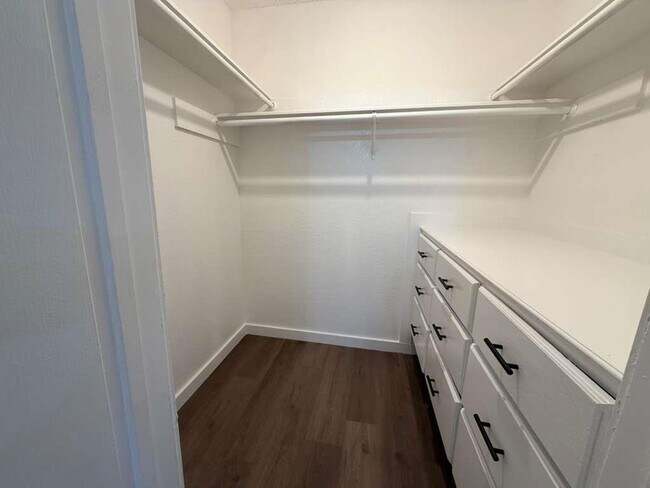 Building Photo - 1213 Bell Rock Cir