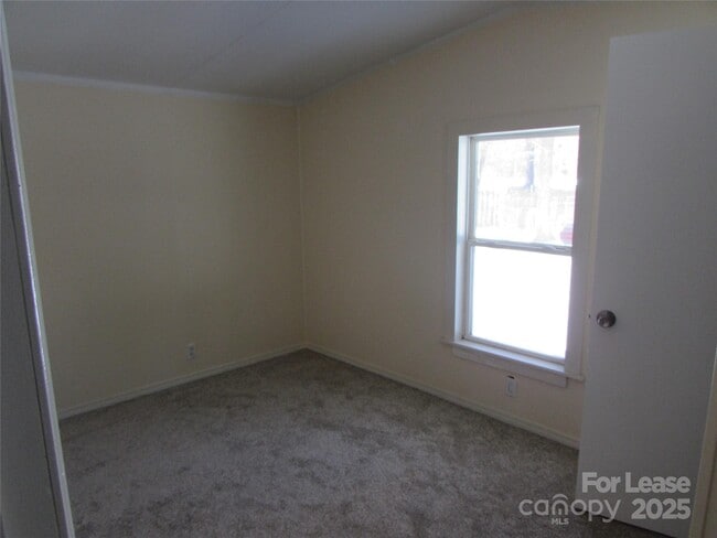 Building Photo - 116 Tulip Tree Ct