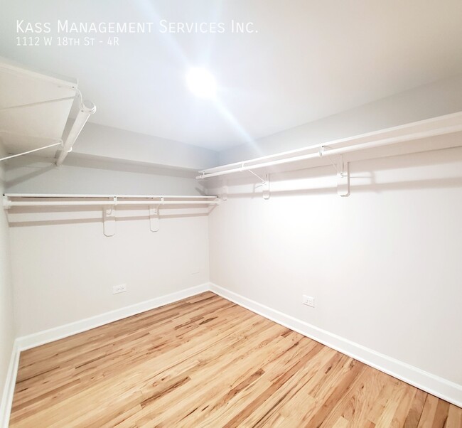 Building Photo - 1112 W 18th St