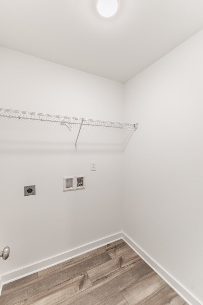 Building Photo - "Charming Newly built 3-Bed Townhouse Retreat with Granite Elegance in Prime Huntsville Location!"