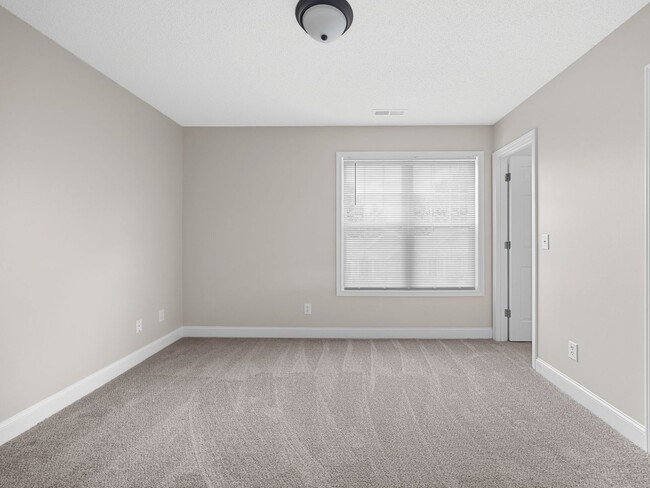 Building Photo - Freshly Renovated 2 BR, 2.5 BA Townhome Mi...