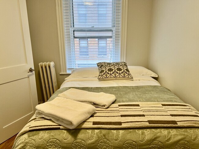 Building Photo - 35 Grove St