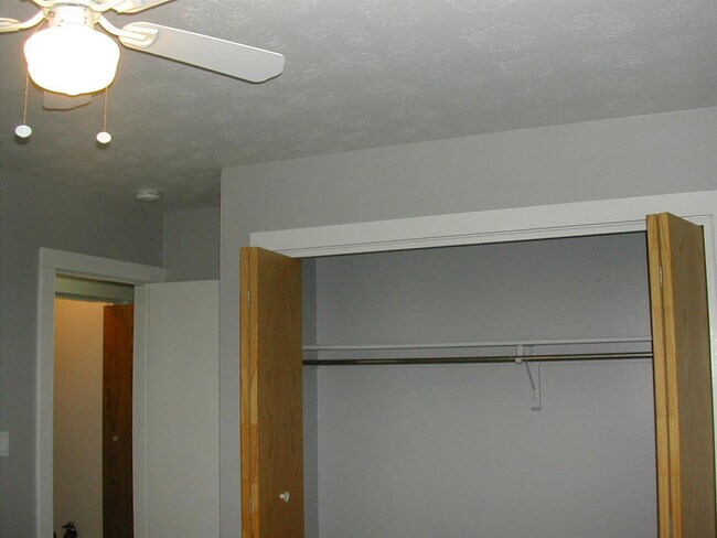 Building Photo - 249 Brookridge Ct