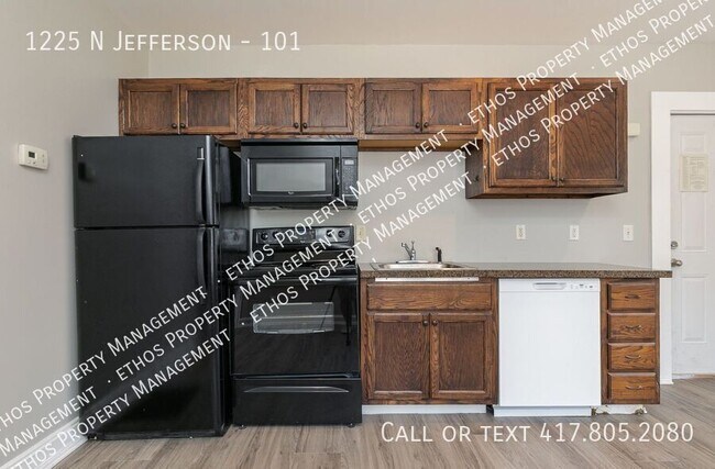 Building Photo - 1225 N Jefferson-101