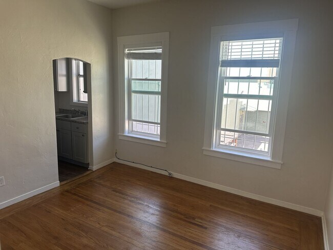 Building Photo - 2318 Santa Clara Ave