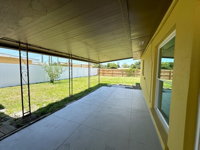 Building Photo - 3335 Dudley St