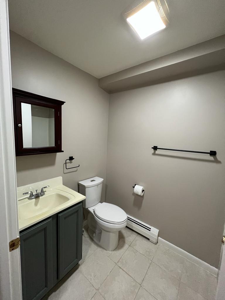 basement full bath - 220 Mascoma St