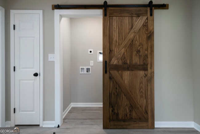 Building Photo - 515 Harper Ave SW