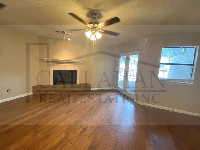 Building Photo - Sherwood 2 Bedroom Town Home