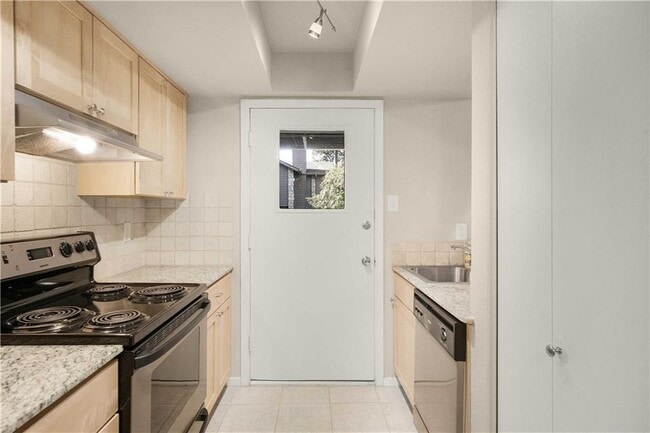 Building Photo - 3627 Menchaca Rd