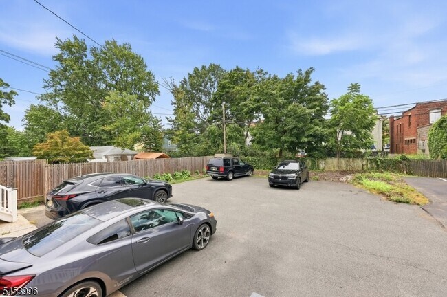 Building Photo - 64 Montague Pl