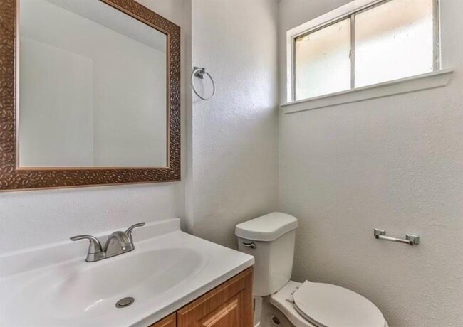 Building Photo - 4835 E Ridge Creek Dr