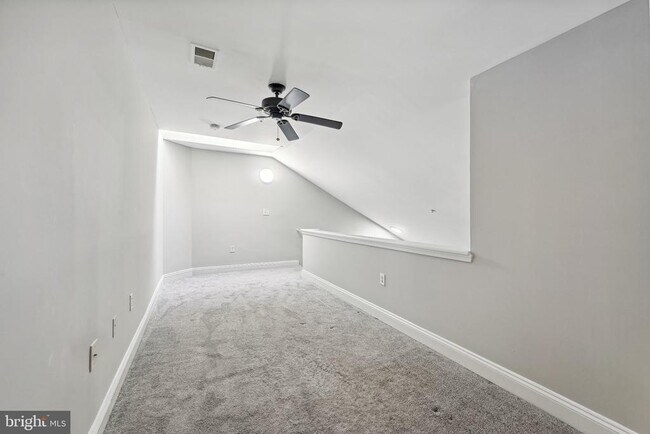 Building Photo - 6520 Lake Park Dr