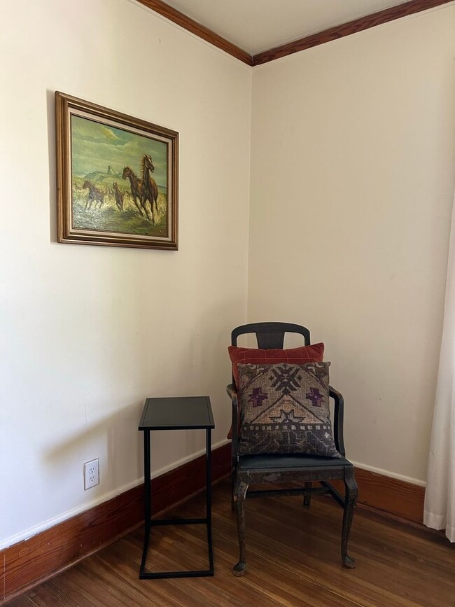 Building Photo - 6 Bed/2.5 Bathroom house in Provo!