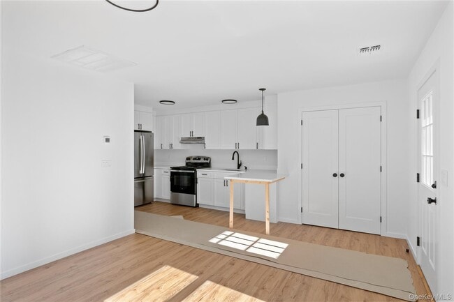 Building Photo - 20 Mortimer St