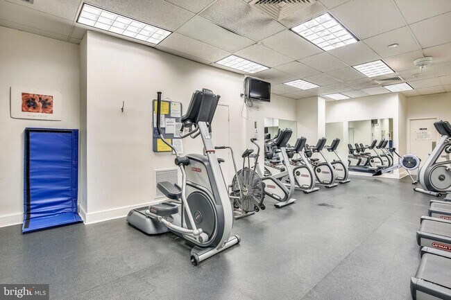 Building Photo - Welcome to The Towers!! This gem of a studio is nestled in a quiet neighborhood in Wesley Heights.