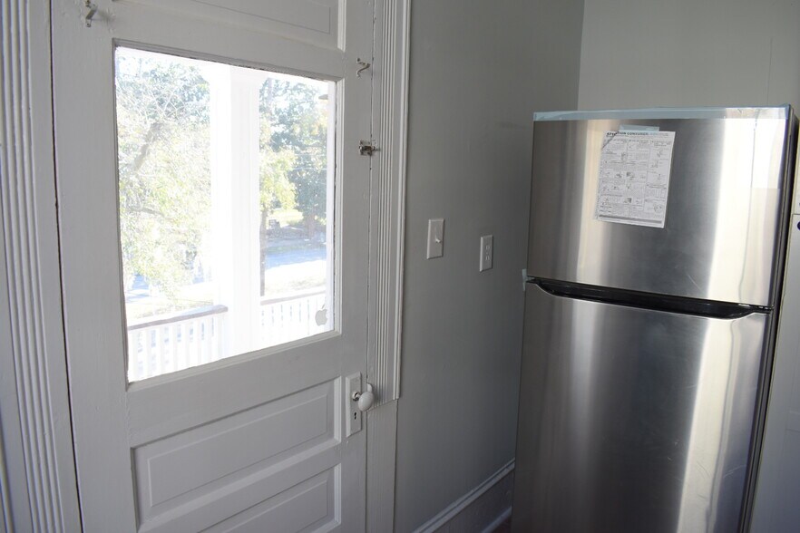 Building Photo - 215 N 5th Ave