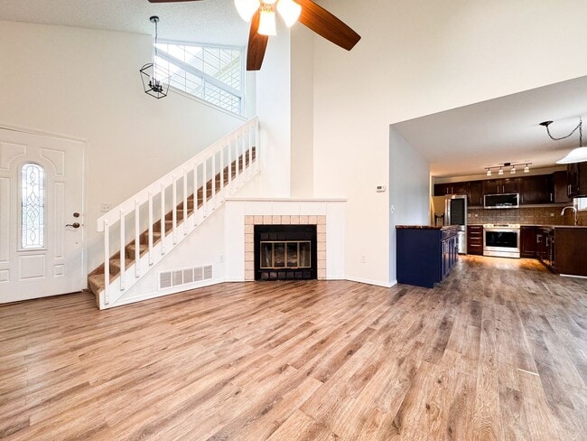 Building Photo - 4 bedroom with large backyard